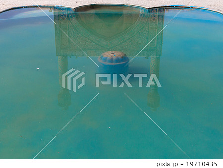 Naqsh-e Jahan Square 19710435