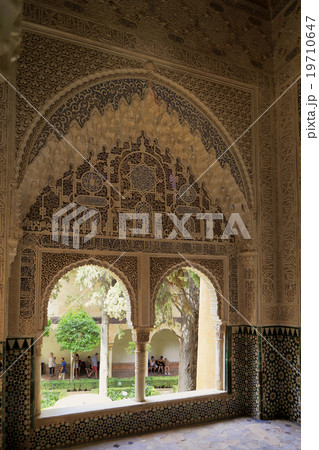 リンダラハの出窓 19710647