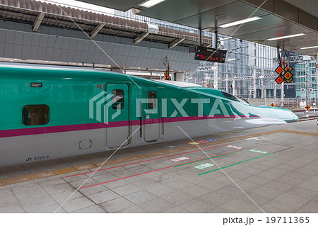 Tokyo,Japan-April 1,2015:E5 Series Shinkansen Tokyo,Japan-April 1,2015:E5 Series Shinkansen 19711365