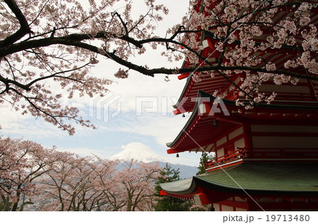 五重塔と富士山 五重塔と富士山 19713480
