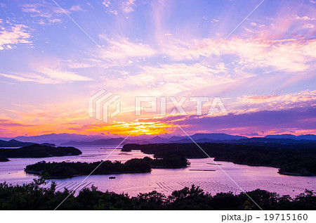 桐垣展望台から英虞湾を眺める（東京都の風景） 19715160