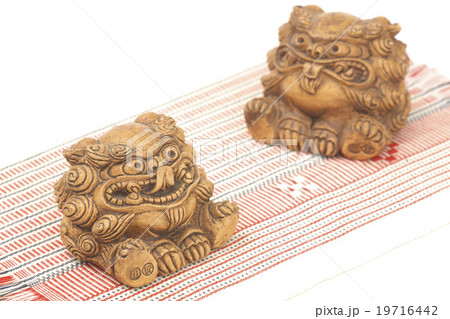 シーサーの置物 19716442