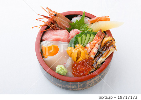 お寿司屋さんの海鮮ちらし寿し 19717173