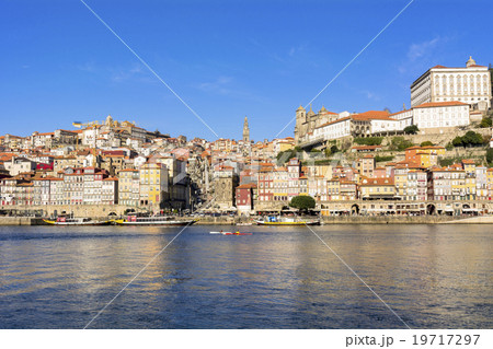 ポルト歴史地区とドウロ川 19717297