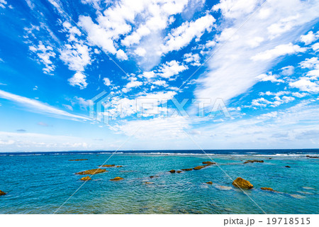 海岸 海 空 風景 沖縄の写真素材