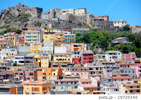 Colorful houses of Castersardo town in Sardinia 19720348
