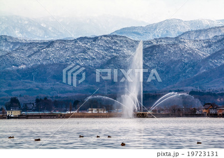 冬の柴山潟大噴水 片山津温泉の写真素材