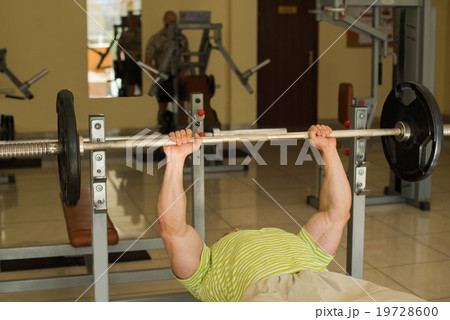 Bodybuilder lifts weights. 19728600