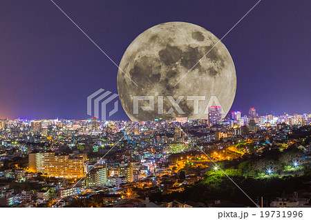 那覇市の夜景と満月 19731996