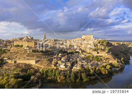 世界遺産・トレドの街並み 19735834