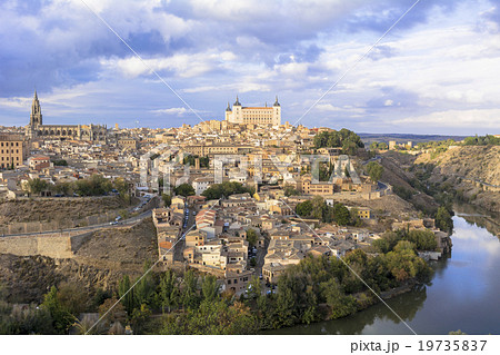 世界遺産・トレドの街並み 19735837