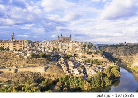 世界遺産・トレドの街並み 19735838