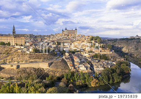 世界遺産・トレドの街並み 世界遺産・トレドの街並み 19735839