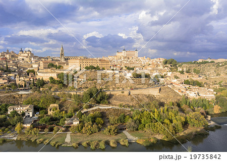 世界遺産・トレドの街並み 世界遺産・トレドの街並み 19735842