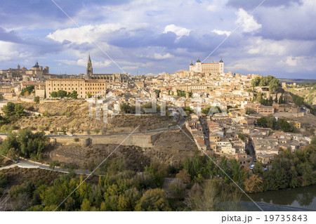 世界遺産・トレドの街並み 19735843