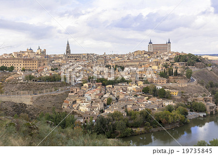 世界遺産・トレドの街並み 19735845