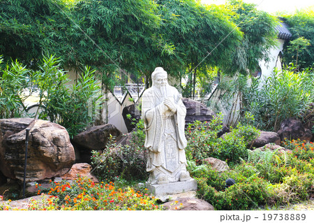 garden in chinese style 19738889