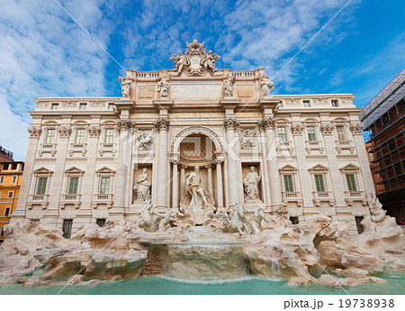 Fountain di Trevi in Rome, Italy 19738938