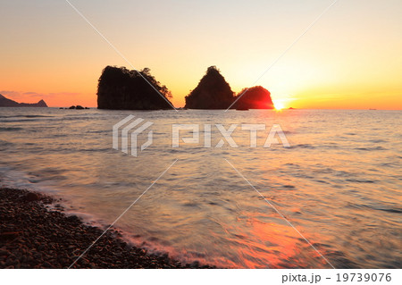 伊豆三四郎島の夕映え 19739076