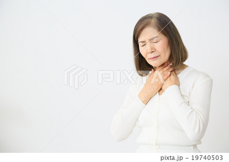 シニア女性　ネガティブ　イメージ　 19740503
