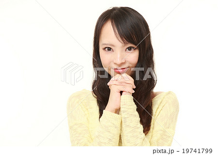 頼み込む女性 頼み込む女性 19741799