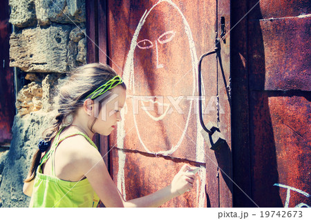 girl draw with chalk girl draw with chalk 19742673