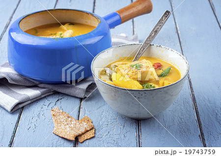 Fishsoup in Pot 19743759