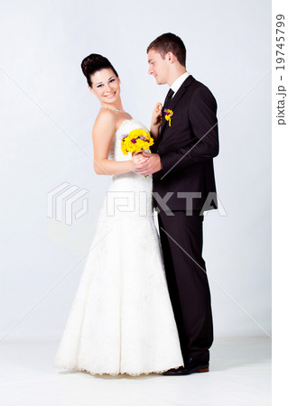 Bride and groom 19745799