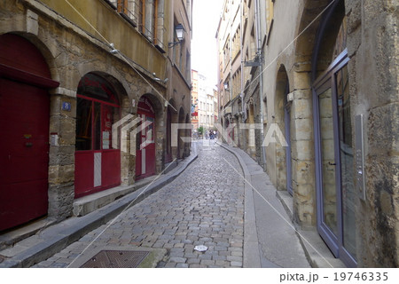 リヨン旧市街の路地 リヨン旧市街の路地 19746335