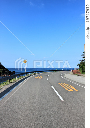 快晴の奥能登絶景街道 馬緤海岸 快晴の奥能登絶景街道 馬緤海岸 19747939