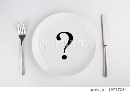 お皿 はてなマーク クエスチョンマークの写真素材