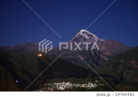 コーカサス三国 ジョージアのカズベキ山 夜 コーカサス三国 ジョージアのカズベキ山 夜 19760481