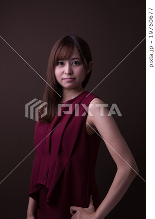 若い女性 19760677