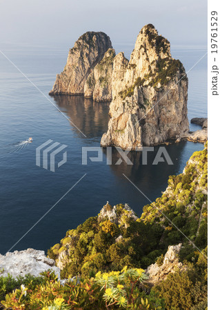 Rocky Seacoast 19761529