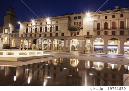 Piazza della Victoria at night 19761820