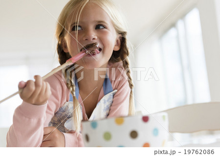 Girl (6-7) eating chocolate 19762086