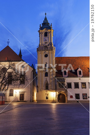 Illuminated town hall at dusk 19762150