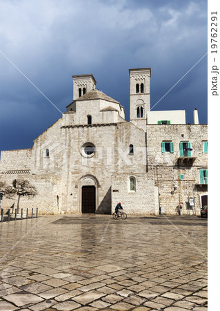 Historic town square with church 19762291