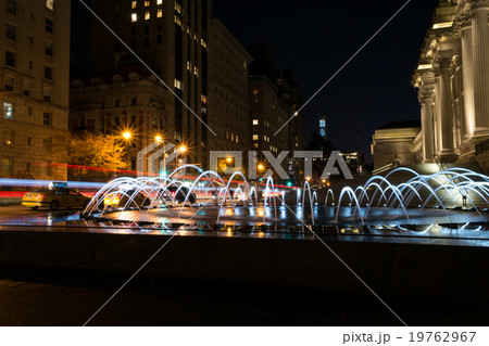 Still water on fifth avenue 19762967