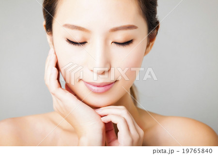 closeup smiling young beautiful asian woman face closeup smiling young beautiful asian woman face 19765840
