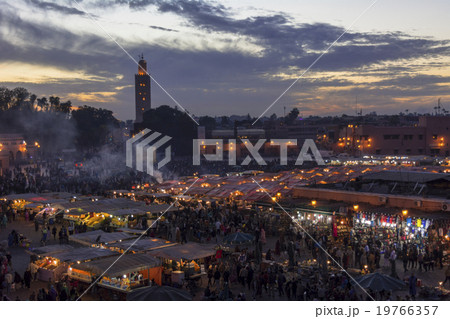 マラケシュのジャマ・エル・フナ広場 19766357