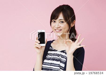 若い女性 若い女性 19768534