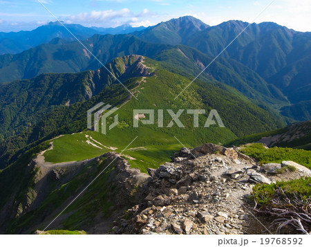 南アルプス・塩見岳より仙塩尾根を望む。8月。 19768592