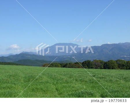 東濃牧場から望む恵那山 ( 2008年11月 岐阜県恵那市 ) 東濃牧場から望む恵那山 ( 2008年11月 岐阜県恵那市 ) 19770633