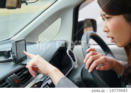 営業 運転免許 仕事 スーツ 車 (女性 軽自動車 運転手 ビジネスウーマン 地図 マップ) 営業 運転免許 仕事 スーツ 車 (女性 軽自動車 運転手 ビジネスウーマン 地図 マップ) 19770685