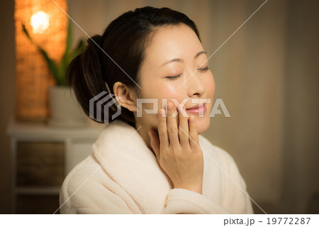 ナイトケア　女性 19772287