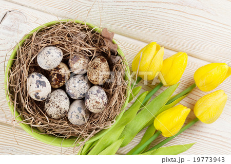 Easter card with eggs and yellow tulips 19773943