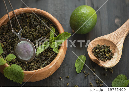 berries  tea composition 19775409