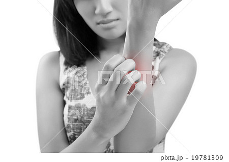 Woman scratching her arm, isolate on white background 19781309