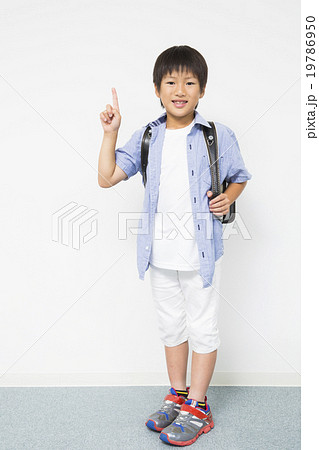 ポートレート 小学生の男の子の写真素材